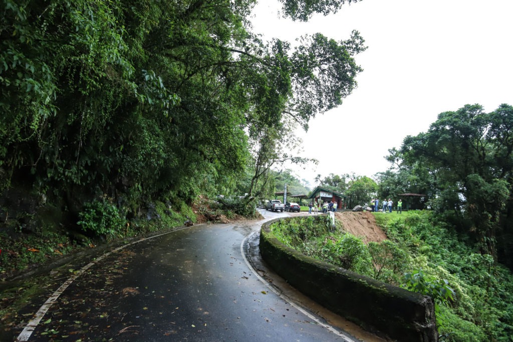 Novo deslizamento de terra nesta terça-feira bloqueia Estrada da Graciosa, a PR-410